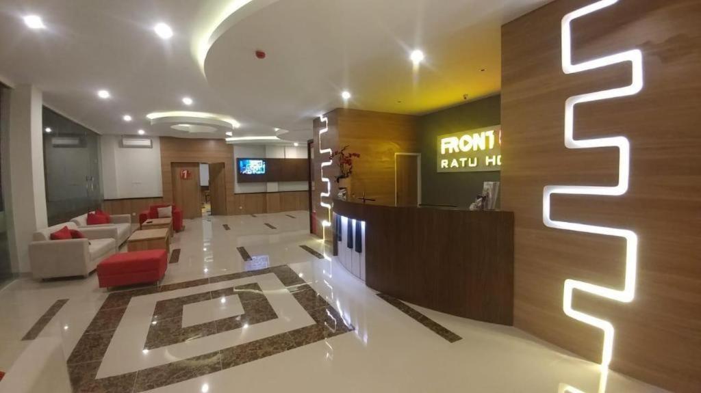 Front One Hotel Nganjuk Bagian luar foto